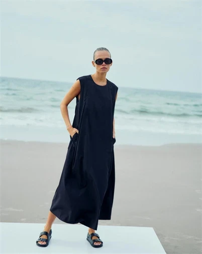 Withblack - WBLAgneta Midi Kjole - Black 